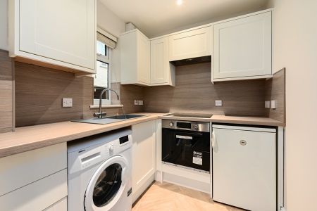 Yorktown Road, Sandhurst, Berkshire, GU47 - Photo 4