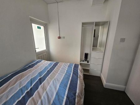 1 bedroom semi-detached house to rent - Photo 3