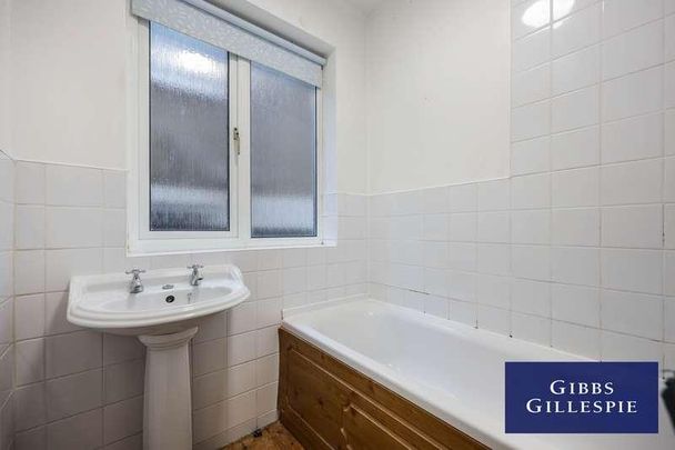 Holwell Place, Pinner, HA5 - Photo 1