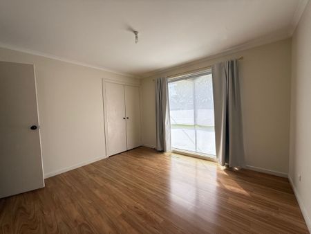 Charming 3-Bedroom Home in Altona Meadow - Photo 4