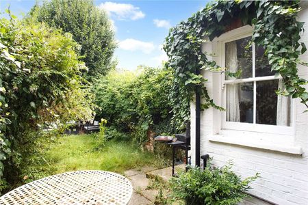 A well-located three storey period house in the heart of Putney. - Photo 4