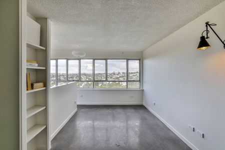 Stylish, Sunny, and Superbly Located Studio - Photo 2