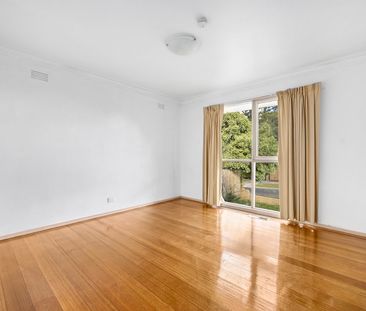 Bright and Spacious Family Home in a Sought-After Location - Photo 1