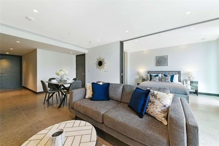 A spacious Manhattan apartment situated in the luxurious development, One Blackfriars. - Photo 2