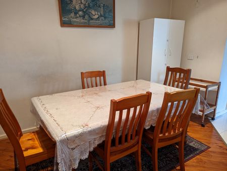 4-bedroom shared house / townhouse, Monaro court - Photo 5
