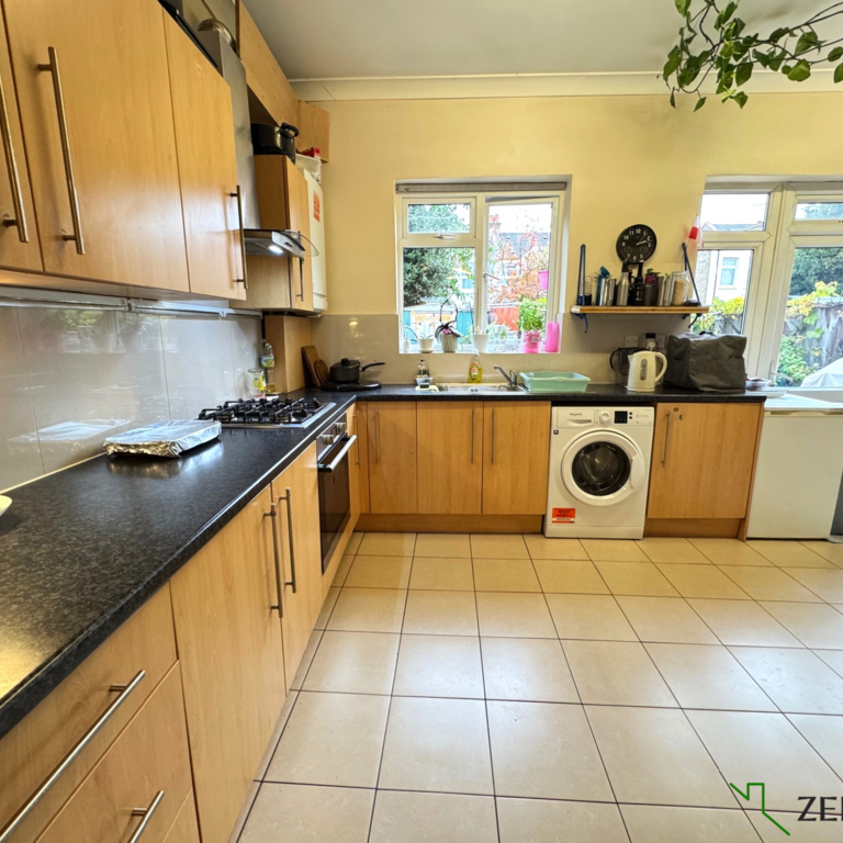 6 bedroom terraced house to rent - Photo 1