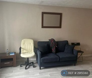 1 bedroom in a flat share to rent - Photo 1