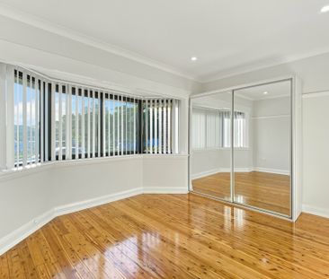 Beautifully Renovated 2 Bedroom Semi! - Photo 4