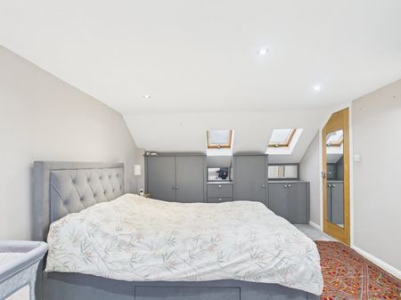 Shaftesbury Avenue, Feltham,TW14 - Photo 2