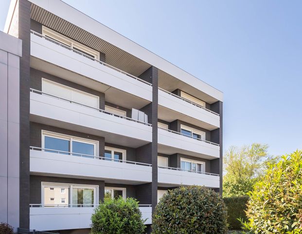 Top renovierte Wohnung mit Balkon, Fahrstuhl, Einbauküche und Stellplatz in Bielefeld Heepen - Photo 1