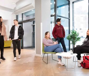 Large High Single Ensuite - Photo 1