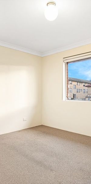 Newly Updated, Sun-Filled, Modern And Spacious Two Bedroom Apartment In The Heart Of Lakemba - Photo 1