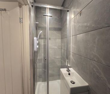 Humes Avenue, London W7 - Photo 2