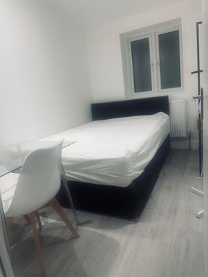 5 Bed Semi-Detached House, Hill House Road, SW16 - Photo 1