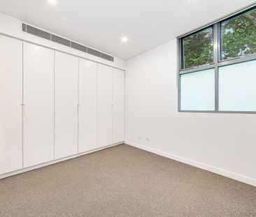 Two Bedroom Apartment with Parking - Unfurnished - Photo 5