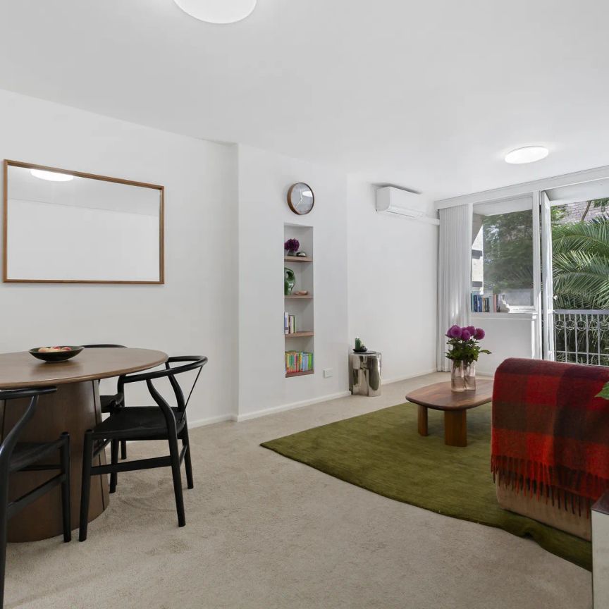 Spacious Two-Bedroom Apartment in Coveted Kensington Road - Photo 1