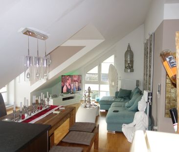 Moderne 3 ZKB-Dachgeschosswohnung mit 2 Balkonen in Top Lage von El... - Photo 3