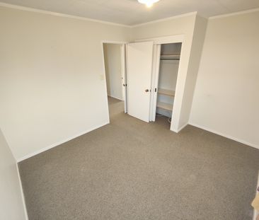 Three bedroom family home - Photo 5