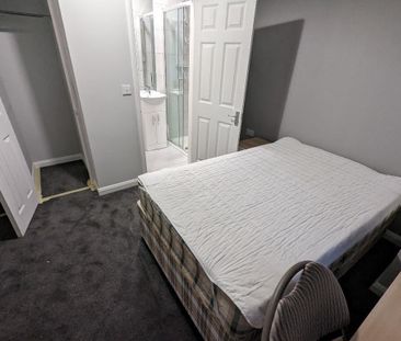 Room in a Shared House, Palmer Park Avenue, RG6 - Photo 2