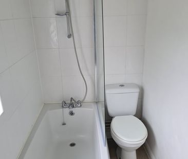 1 Bed Flat, Alma Street, RG30 - Photo 5