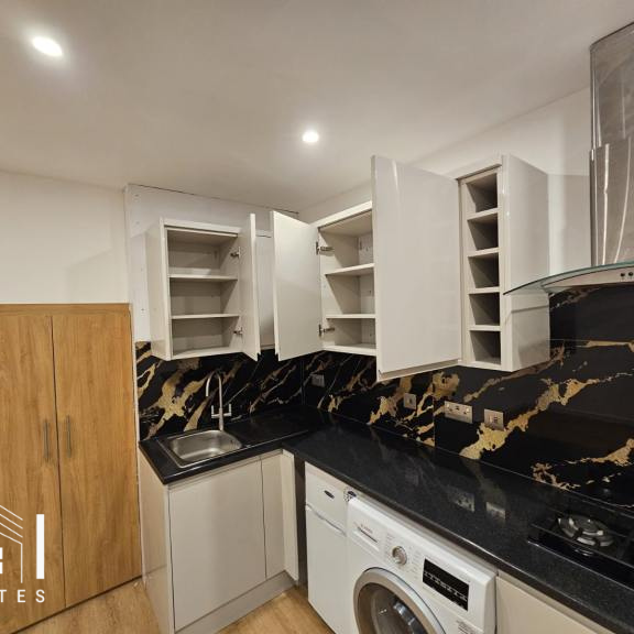 Studio to rent - Photo 1