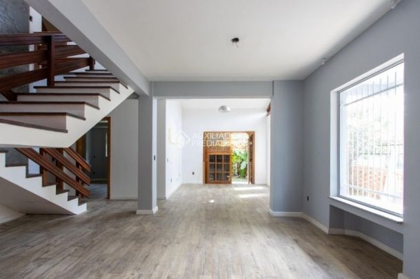 Casa com 4 quartos e 286m² para alugar em Tristeza, Porto Alegre. - Foto 1