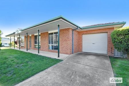 Charming 3-Bedroom Home in a Quiet, Family-Friendly Neighbourhood - Photo 3