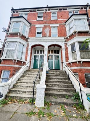 2 Bed Flat, Whipps Cross Road, E11 - Photo 1