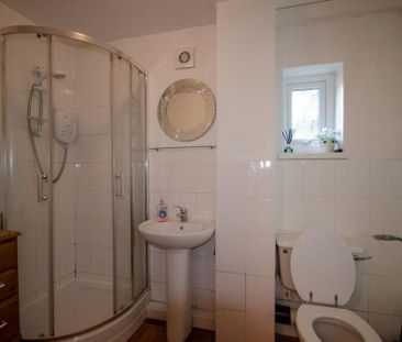 2 bedroom end of terrace house to rent - Photo 6