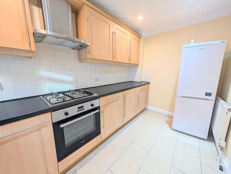 4 bedroom terraced house to rent - Photo 3
