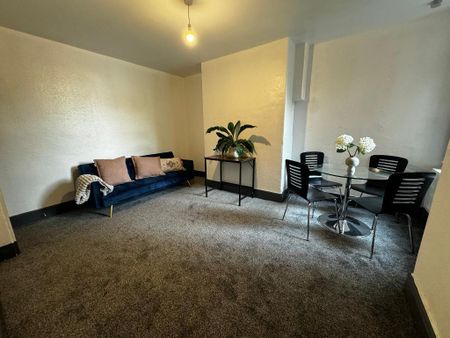 4 bedroom terraced house to rent - Photo 2