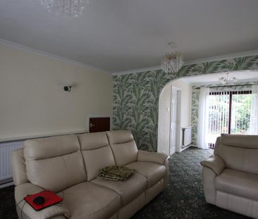 3 bedroom end of terrace house to rent - Photo 1