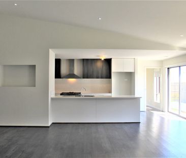 LUXURIOUS LIVING IN GREAT LOCATION - Photo 5