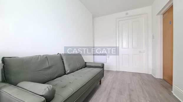 1 bedroom ground floor flat to rent - Photo 1