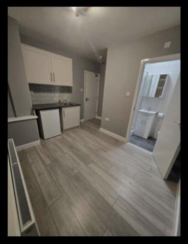 Studio to rent - Photo 3