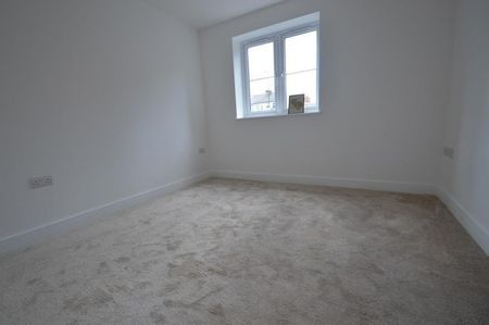 St. Pauls Avenue, Slough, Berkshire,SL2 - Photo 3