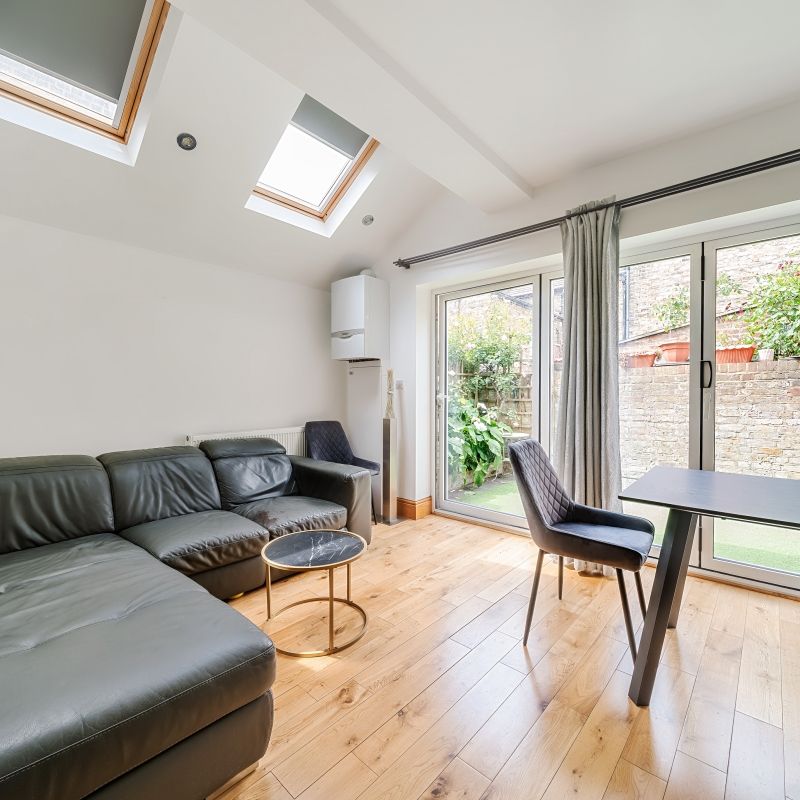 Biscay Road, Hammersmith, London, W6 - Photo 1