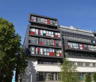 INNSTRASSE, 51 m2 Neubau mit Stehbalkon, 2 Zimmer, Komplettküche, Wannenbad, Parketten, 3. Liftstock - Foto 1