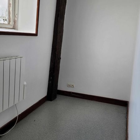 Location Appartement 2 pièces 43m² BEAUVOIS EN CAMBRESIS 59157 - Photo 3