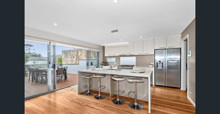 Coastal Living with 5 Bedrooms - Photo 4