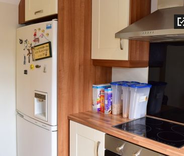 Twin bedroom in 5-bedroom apartment in Clondalkin, Dublin - Photo 4