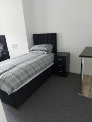 Room in a Shared House, West Ham Lane, E15 - Photo 1