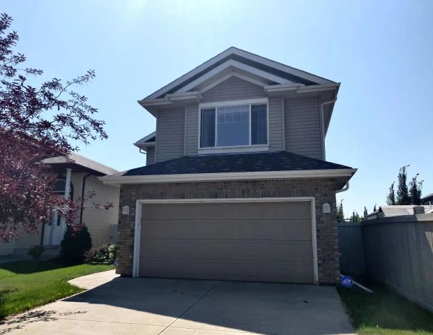 3 bedroom+1 bonus room, 1 den single house in Leger Edmonton, AB — 3 Bedrooms+ Den House - Photo 1