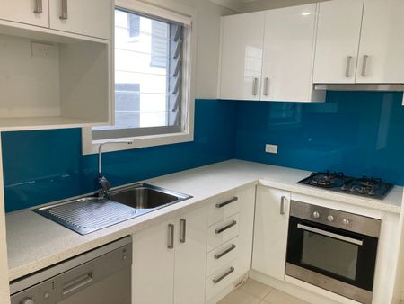 Modern two bedroom unit in sought after location. - Photo 3