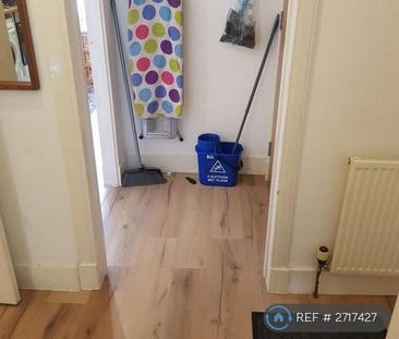 1 bedroom in a flat share to rent - Photo 6