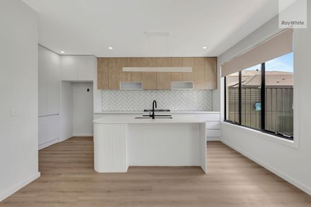 18 Chamomile Road, Kalkallo VIC 3064 - House For Rent | Domain - Photo 3