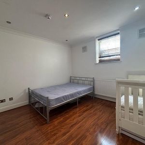 2 bedroom ground floor flat to rent - Photo 2