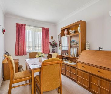 2 bedroom retirement property to rent - Photo 2