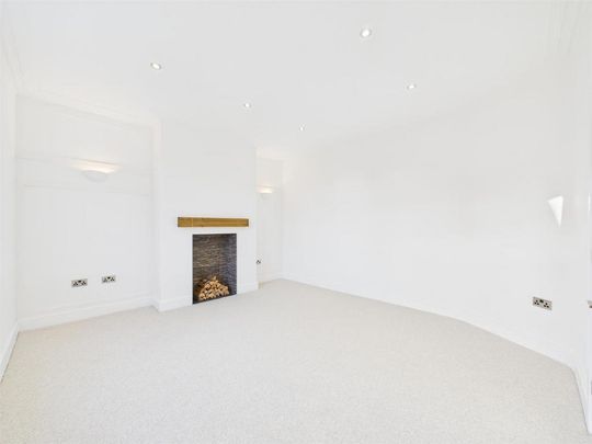 3 bedroom end of terrace house to rent - Photo 1