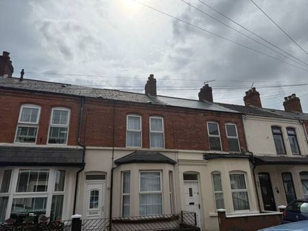 Partly Furnished 2 Bedroom Terrace - Photo 3